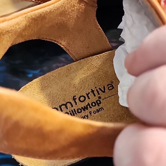 Comfortiva Stylish Tan Leather Sandals 👡 size 10W NWT - Picture 3 of 7